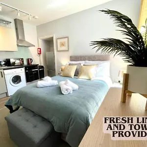 Cute And Cosy Studio In A Fantastic Location! Bishops Stortford Apartment
